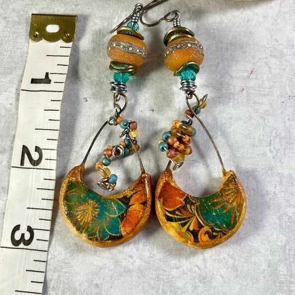 Handmade Artisan beaded earrings - Picture 3 of 3